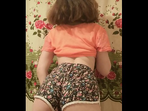 ❤️ Giovane pupa sexy fa uno striptease riprendendo i suoi pantaloncini alla telecamera ☑ Video di sessoal it.superpornpics.ru ️❤